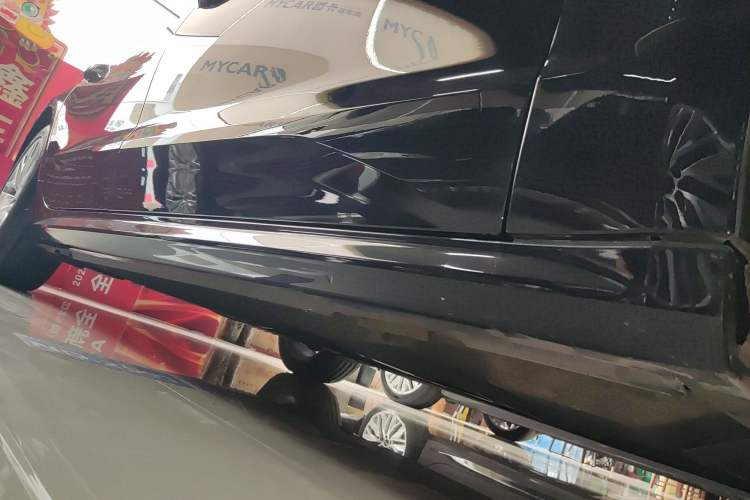 Used Audi A7L 2024 45TFSI S-line Dream-Building Edition Flow Crystal Package Right Side Sill