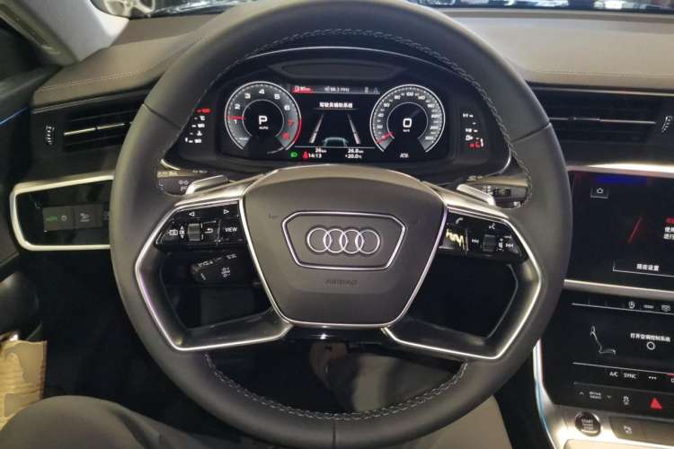 Used Audi A7L 2024 45TFSI S-line Dream-Building Edition Flow Crystal Package Steering Wheel