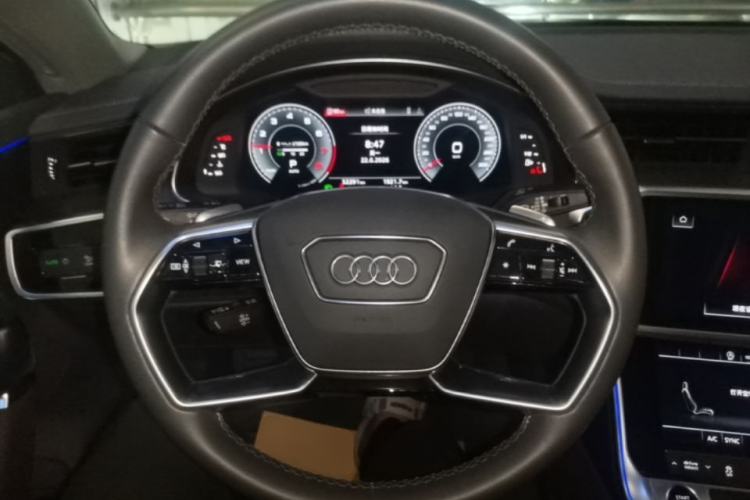 Used Audi A7L 2024 45TFSI S-line Dream-Building Edition Flow Crystal Package Steering Wheel