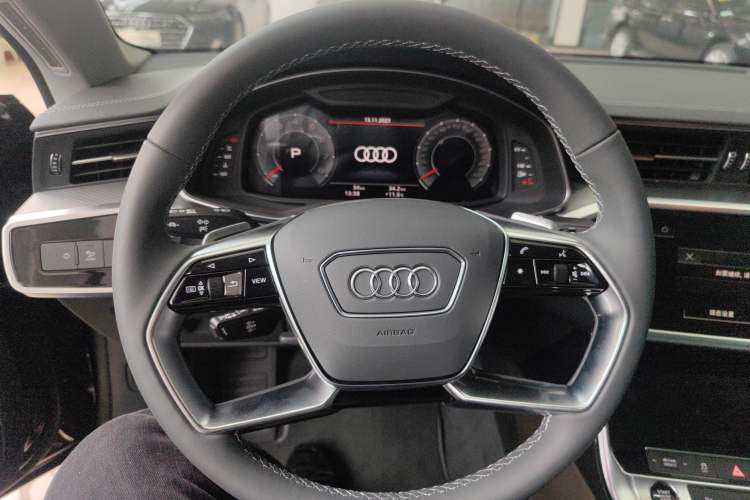 Used Audi A7L 2024 45TFSI S-line Dream-Building Edition Flow Crystal Package Steering Wheel