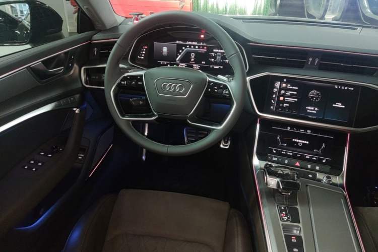 Used Audi A7L 2024 45TFSI quattro S-line Visionary Edition Flow Crystal Package Steering Wheel