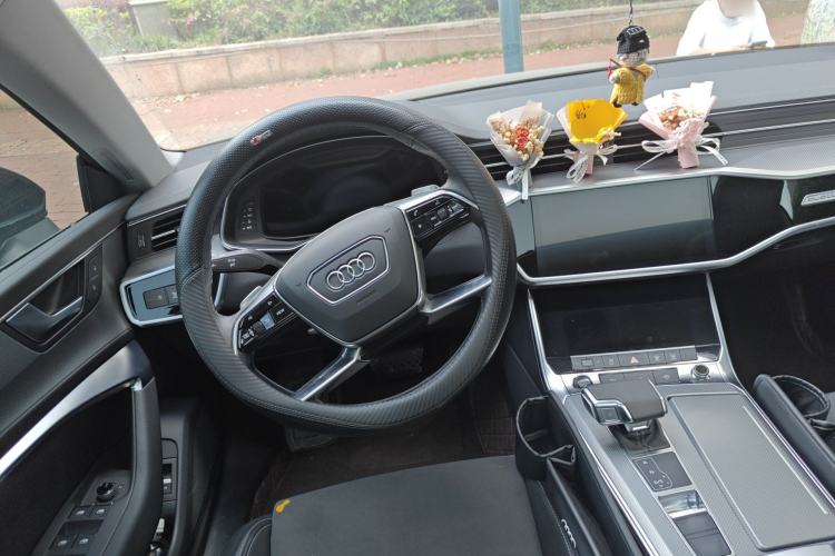 Used Audi A7L 2024 45TFSI quattro S-line Visionary Edition Flow Crystal Package Steering Wheel