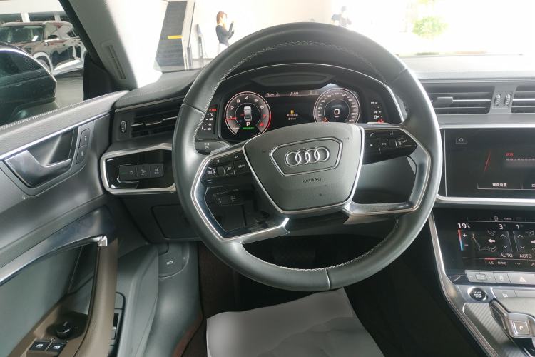 Used Audi A7L 2024 45TFSI S-line Dream-Building Edition Flow Crystal Package Steering Wheel