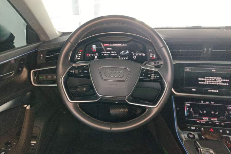 Used Audi A7L 2024 45TFSI S-line Dream-Building Edition Flow Crystal Package Steering Wheel