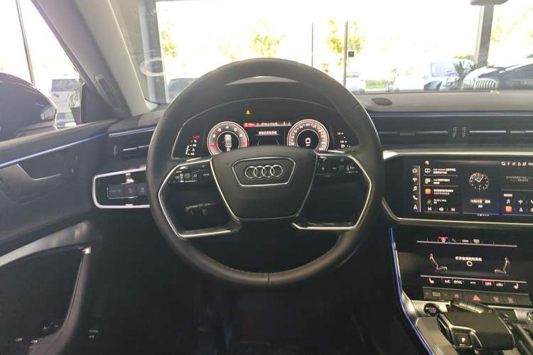 Used Audi A7L 2024 45TFSI quattro S-line Visionary Edition Flow Crystal Package Steering Wheel