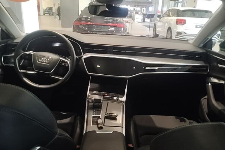 Used Audi A7L 2024 45TFSI S-line Dream-Building Edition Flow Crystal Package Steering Wheel