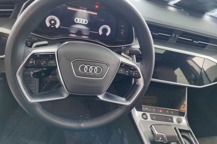 Used Audi A7L 2024 45TFSI S-line Dream-Building Edition Flow Crystal Package Steering Wheel