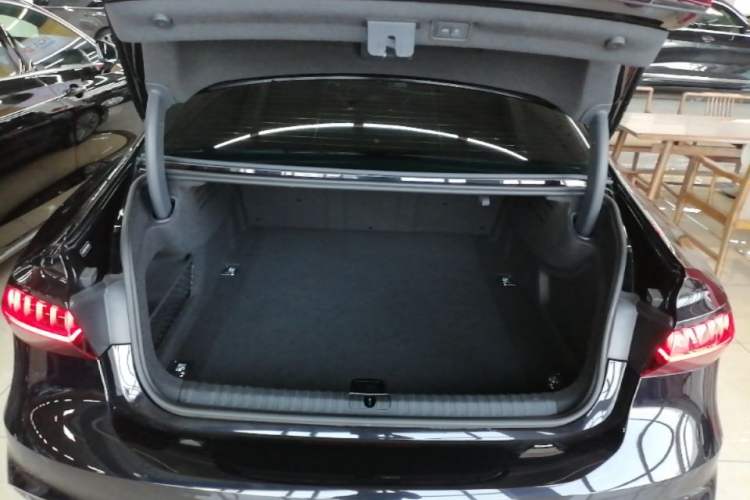 Used Audi A7L 2024 45TFSI S-line Dream-Building Edition Flow Crystal Package Trunk