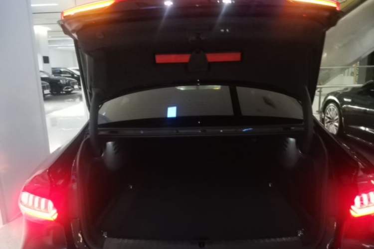 Used Audi A7L 2024 45TFSI S-line Dream-Building Edition Flow Crystal Package Trunk