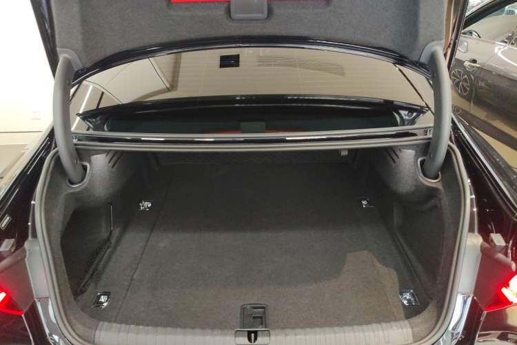 Used Audi A7L 2024 45TFSI S-line Dream-Building Edition Flow Crystal Package Trunk