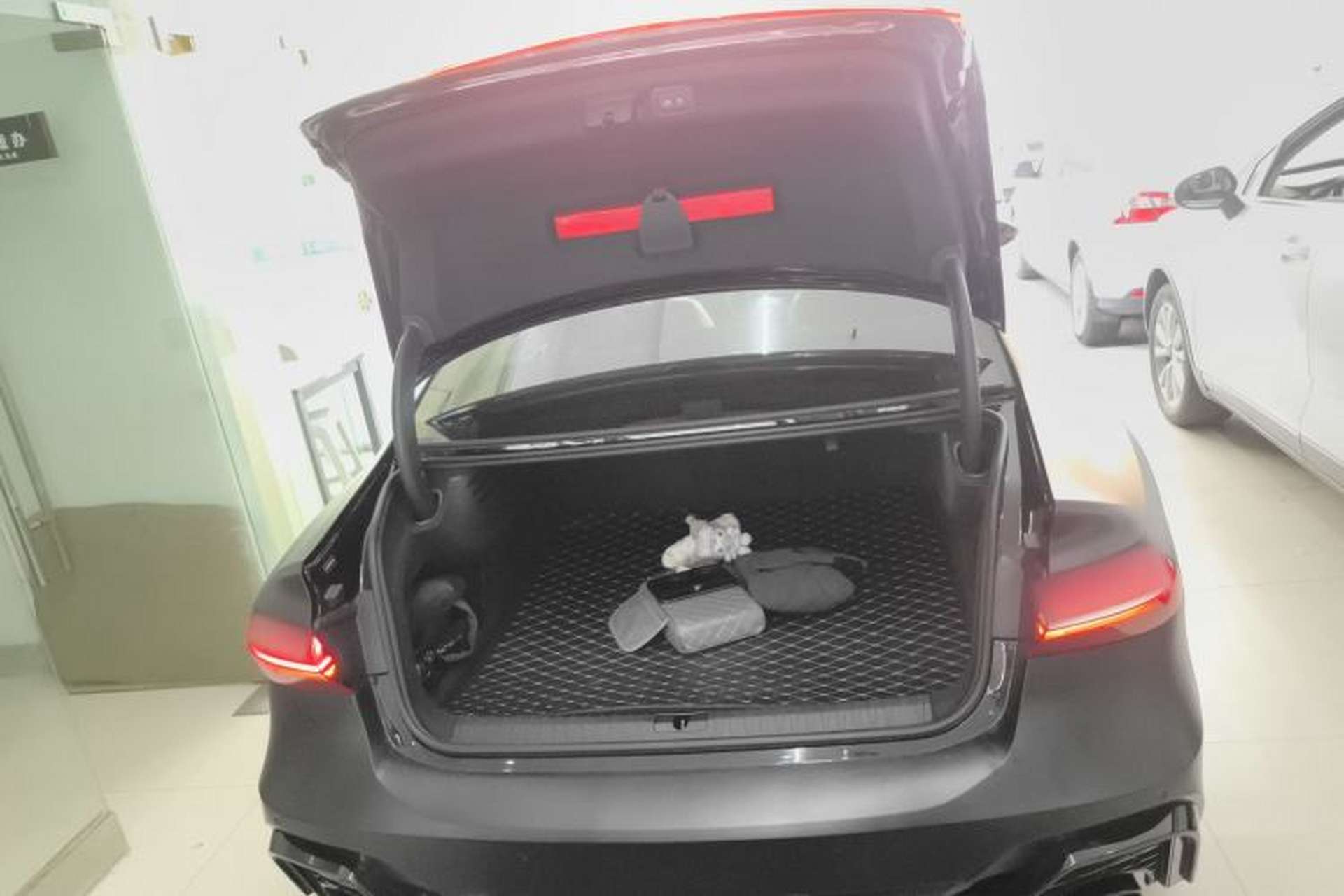 Used Audi A7L 2024 45TFSI S-line Dream-Building Edition Flow Crystal Package Trunk