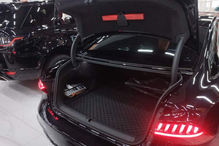 Used Audi A7L 2024 45TFSI S-line Dream-Building Edition Flow Crystal Package Trunk