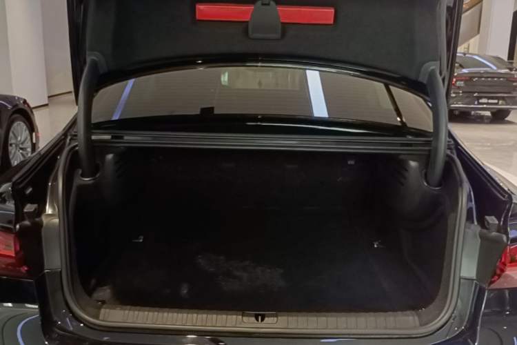 Used Audi A7L 2024 45TFSI S-line Dream-Building Edition Flow Crystal Package Trunk