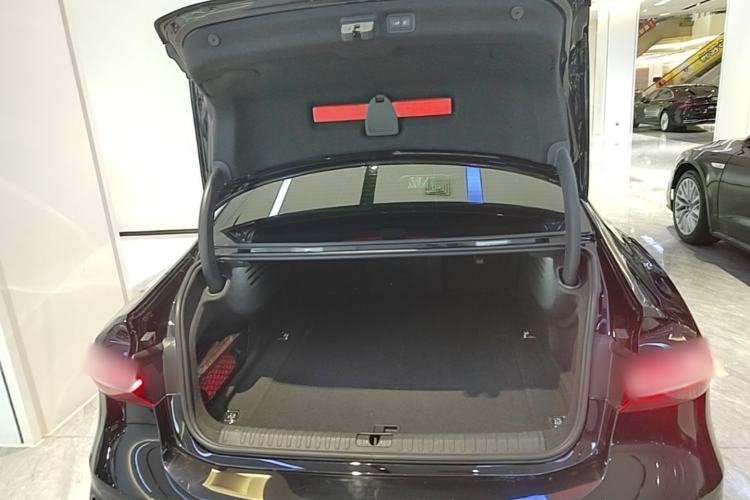 Used Audi A7L 2024 45TFSI S-line Dream-Building Edition Flow Crystal Package Trunk