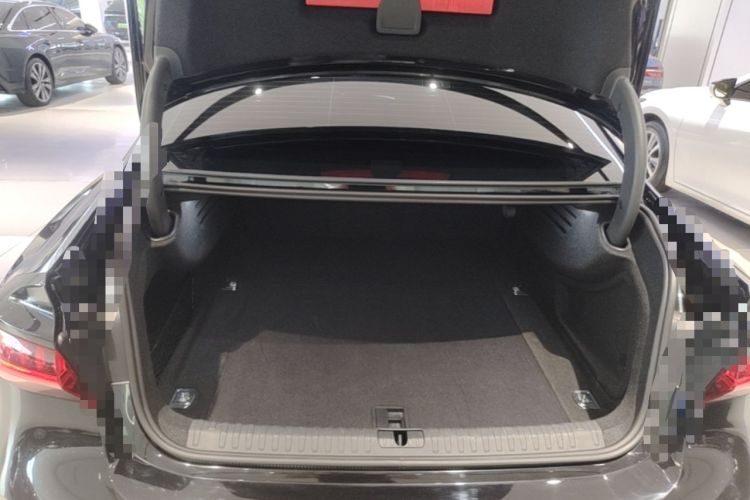 Used Audi A7L 2024 45TFSI S-line Dream-Building Edition Flow Crystal Package Trunk