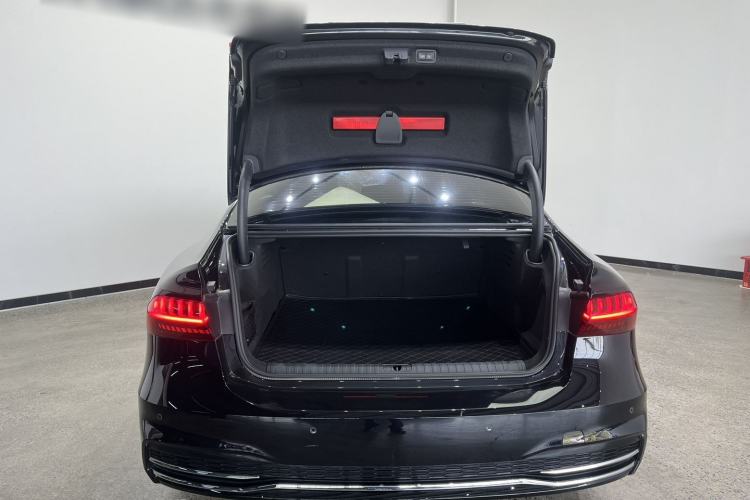 Used Audi A7L 2024 45TFSI S-line Dream-Building Edition Flow Crystal Package Trunk