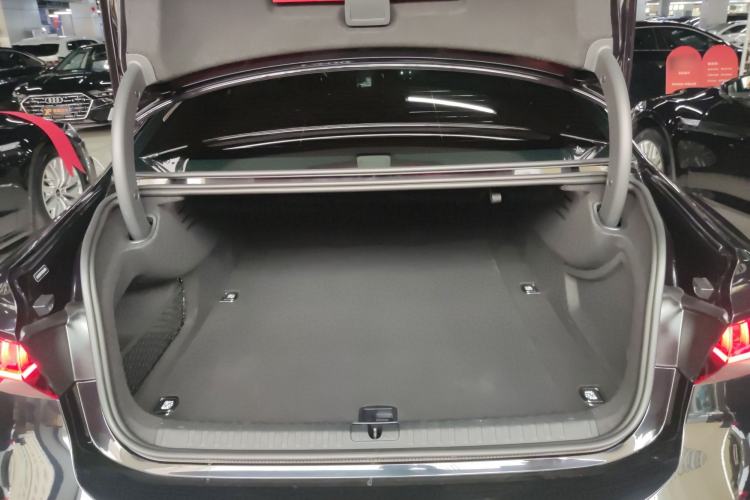 Used Audi A7L 2024 45TFSI S-line Dream-Building Edition Flow Crystal Package Trunk