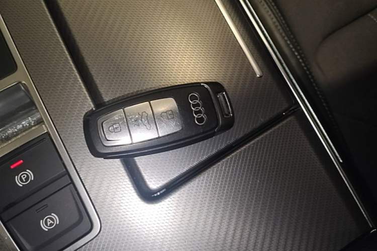 Used Audi A7L 2024 45TFSI S-line Dream-Building Edition Flow Crystal Package Vehicle Key