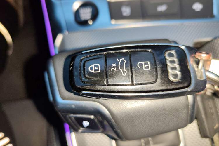 Used Audi A7L 2024 45TFSI quattro S-line Visionary Edition Flow Crystal Package Vehicle Key