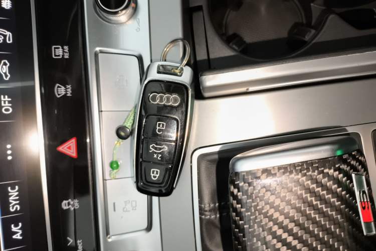 Used Audi A7L 2024 45TFSI S-line Dream-Building Edition Flow Crystal Package Vehicle Key