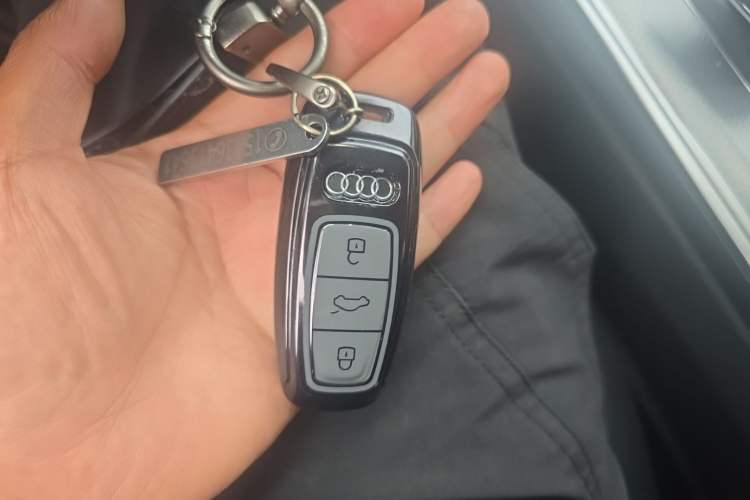 Used Audi A7L 2024 45TFSI quattro S-line Visionary Edition Flow Crystal Package Vehicle Key