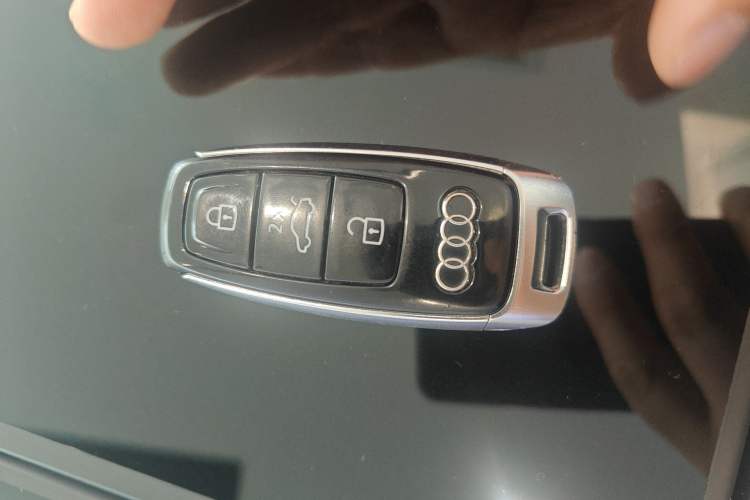 Used Audi A7L 2024 45TFSI S-line Dream-Building Edition Flow Crystal Package Vehicle Key