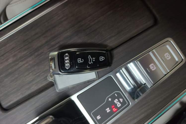 Used Audi A7L 2024 55TFSI quattro S-line Boundary Edition Flow Crystal Package Vehicle Key