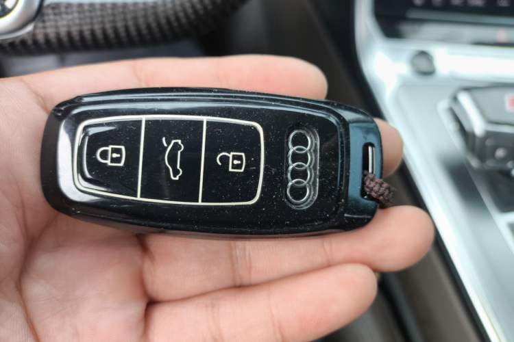 Used Audi A7L 2024 45TFSI quattro S-line Visionary Edition Flow Crystal Package Vehicle Key
