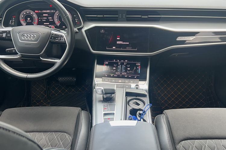 Used Audi A7L 2024 45TFSI quattro S-line Visionary Edition Flow Crystal Package Audio And AC Panel