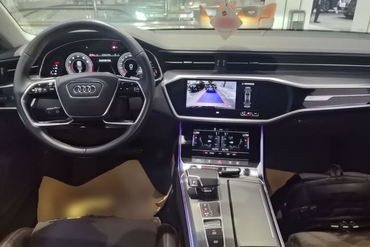 Used Audi A7L 2024 45TFSI S-line Dream-Building Edition Flow Crystal Package Center Console