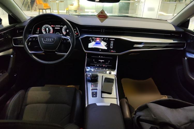 Used Audi A7L 2024 45TFSI S-line Dream-Building Edition Flow Crystal Package Center Console