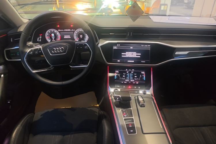 Used Audi A7L 2024 45TFSI S-line Dream-Building Edition Flow Crystal Package Center Console