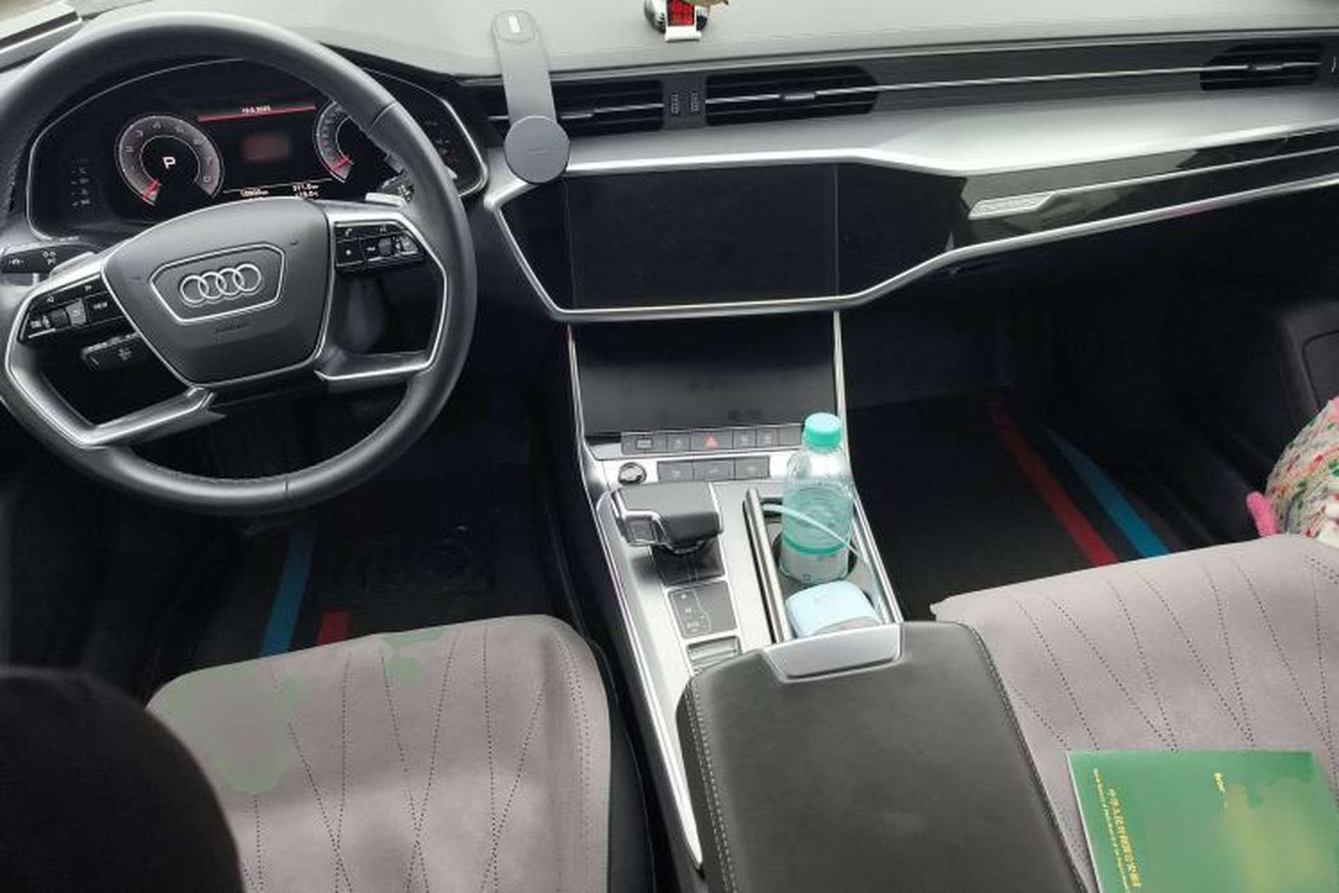 Used Audi A7L 2024 45TFSI quattro S-line Visionary Edition Flow Crystal Package Center Console