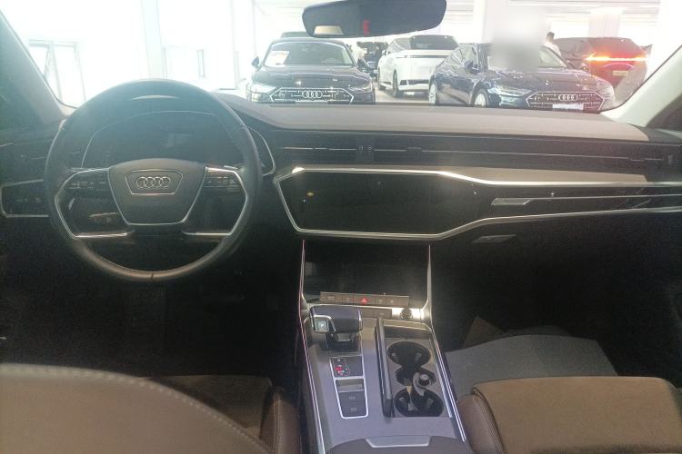 Used Audi A7L 2024 45TFSI S-line Dream-Building Edition Flow Crystal Package Center Console