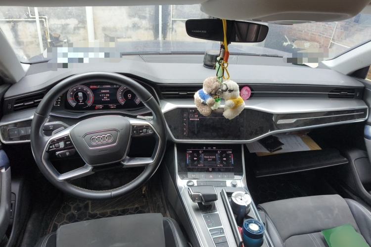 Used Audi A7L 2024 45TFSI S-line Dream-Building Edition Flow Crystal Package Center Console