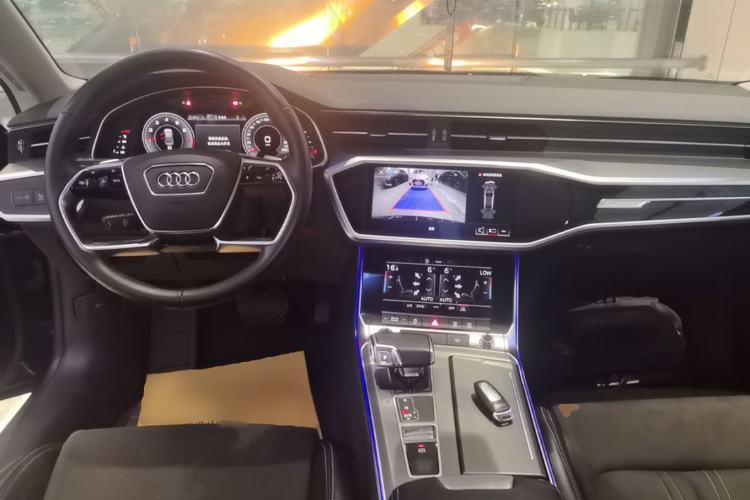 Used Audi A7L 2024 45TFSI S-line Dream-Building Edition Flow Crystal Package Center Console