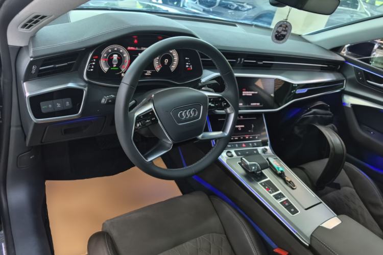 Used Audi A7L 2024 45TFSI quattro S-line Visionary Edition Flow Crystal Package Center Console