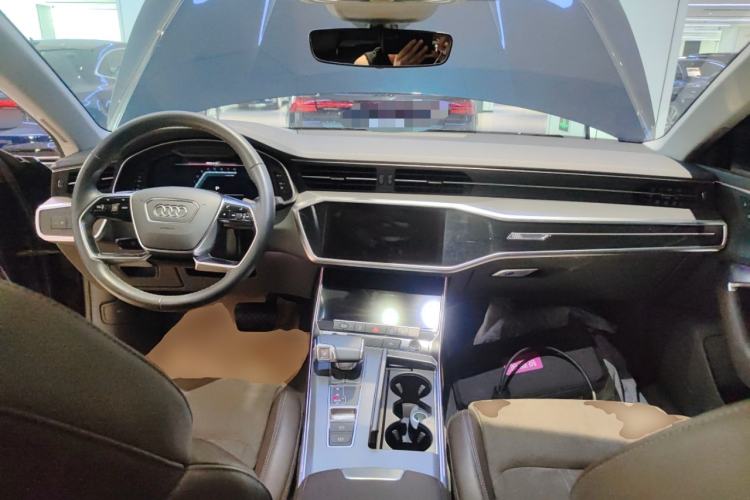 Used Audi A7L 2024 45TFSI S-line Dream-Building Edition Flow Crystal Package Center Console