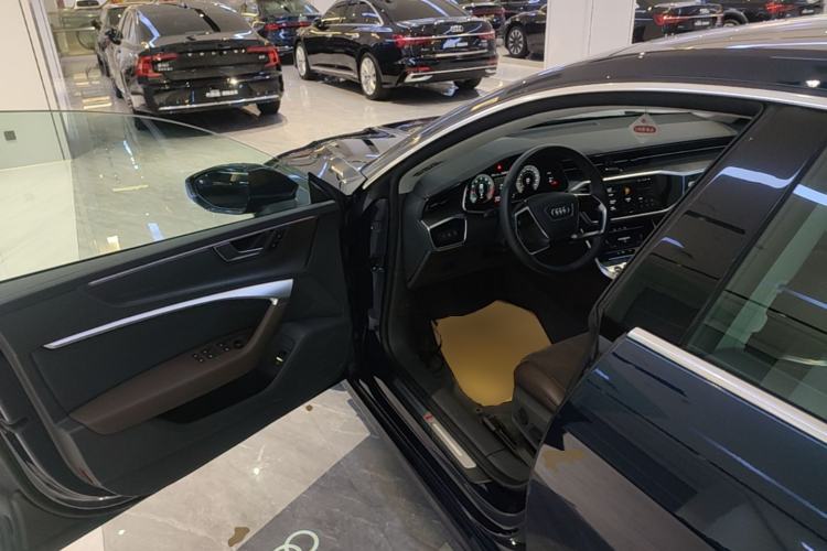 Used Audi A7L 2024 45TFSI S-line Dream-Building Edition Flow Crystal Package Driver Seat