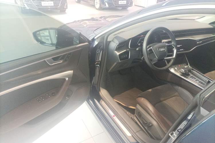Used Audi A7L 2024 45TFSI S-line Dream-Building Edition Flow Crystal Package Driver Seat