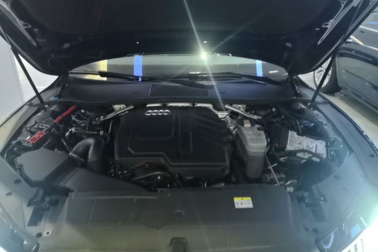 Used Audi A7L 2024 45TFSI S-line Dream-Building Edition Flow Crystal Package Engine Bay