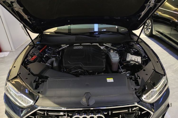 Used Audi A7L 2024 45TFSI S-line Dream-Building Edition Flow Crystal Package Engine Bay