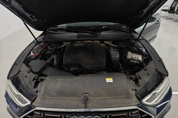 Used Audi A7L 2024 45TFSI S-line Dream-Building Edition Flow Crystal Package Engine Bay