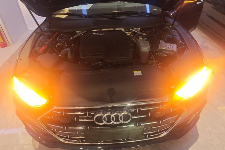 Used Audi A7L 2024 45TFSI S-line Dream-Building Edition Flow Crystal Package Engine Bay