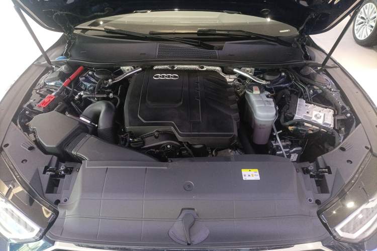 Used Audi A7L 2024 45TFSI S-line Dream-Building Edition Flow Crystal Package Engine Bay