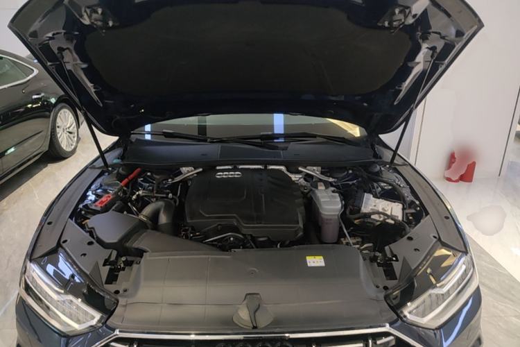 Used Audi A7L 2024 45TFSI S-line Dream-Building Edition Flow Crystal Package Engine Bay
