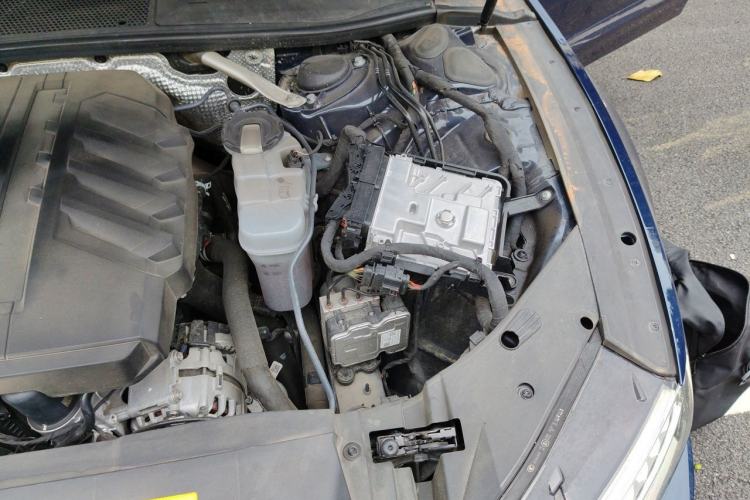 Used Audi A7L 2024 45TFSI S-line Dream-Building Edition Flow Crystal Package Engine Bay Left