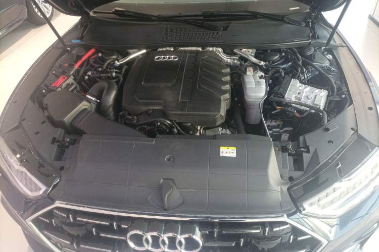 Used Audi A7L 2024 45TFSI S-line Dream-Building Edition Flow Crystal Package Engine Bay