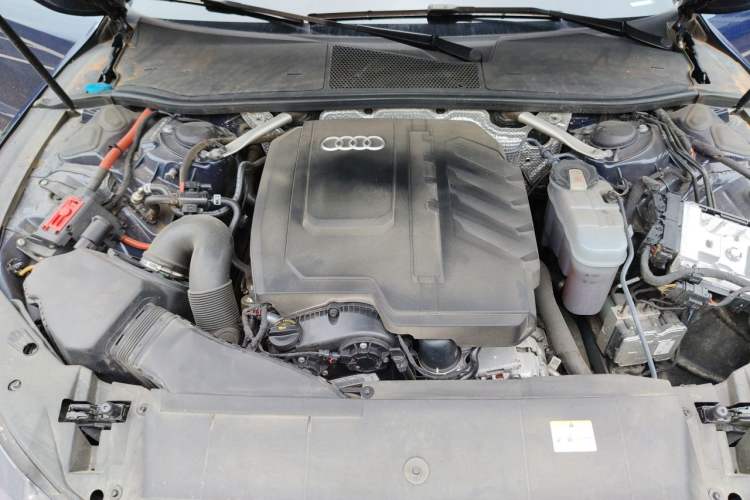 Used Audi A7L 2024 45TFSI S-line Dream-Building Edition Flow Crystal Package Engine Bay