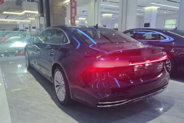 Used Audi A7L 2024 45TFSI S-line Dream-Building Edition Flow Crystal Package Exterior 2